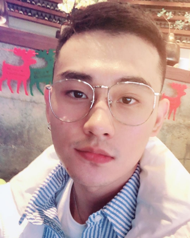 胡强很孤单的第一张照片--郑州父母相亲团